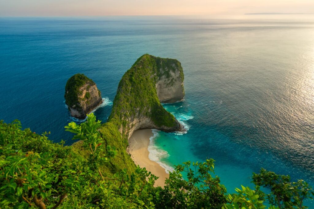 Island hopping Nusa Penida Bali